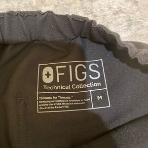 FIGS Black Scrub Pants (no thigh pockets)